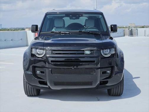 2025 Land Rover Defender 130 P400 X-Dynamic SE
