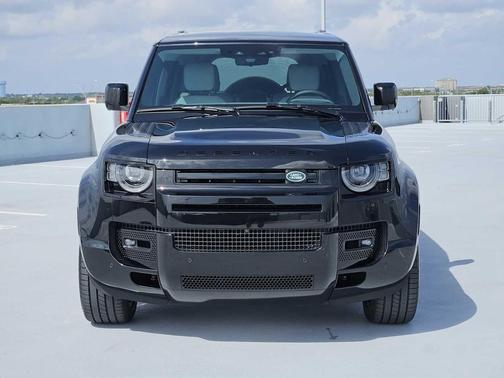 2025 Land Rover Defender 130 P400 X-Dynamic SE
