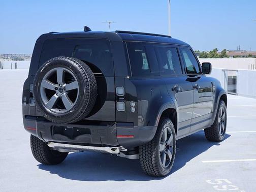 SANTORINI BLACK 2026 Land Rover Defender P300 S