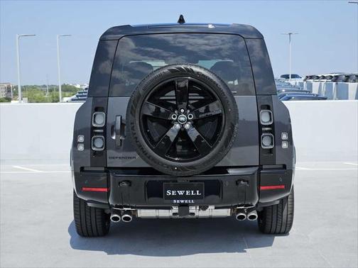 2025 Land Rover Defender V8