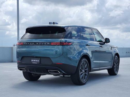 Giola Green Metallic 2025 Land Rover Range Rover Sport P360 S