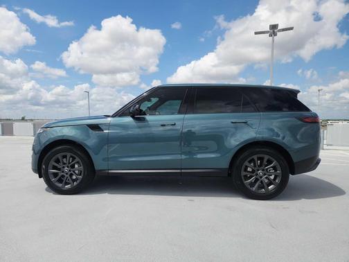 Giola Green Metallic 2025 Land Rover Range Rover Sport P360 S
