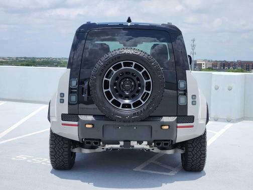 BORASCO GREY 2026 Land Rover Defender P635 OCTA