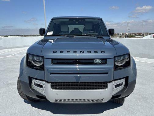 2025 Land Rover Defender 110 P300