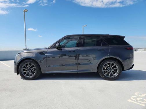 2026 Land Rover Range Rover Sport SE