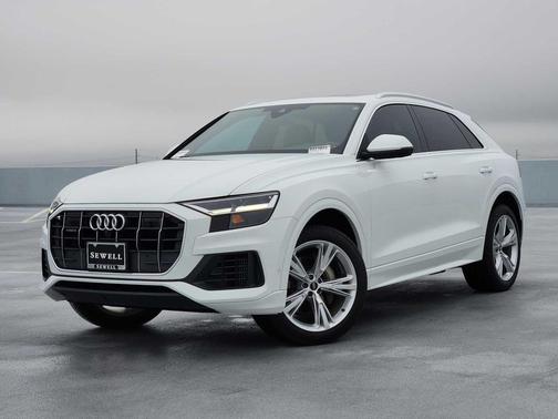2022 Audi Q8 55 Premium Plus