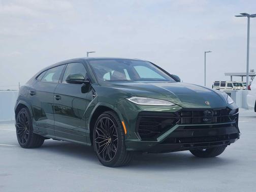 Verde Ermes Metallic 2026 Lamborghini Urus SE