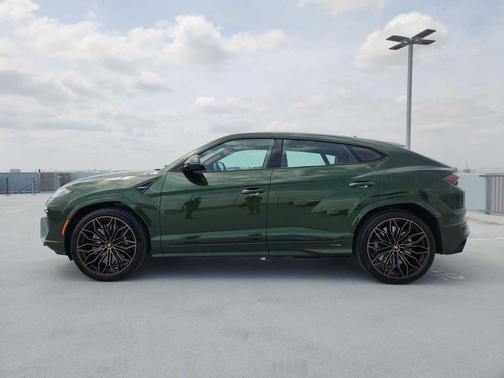 Verde Ermes Metallic 2026 Lamborghini Urus SE