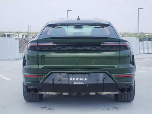 Verde Ermes Metallic 2026 Lamborghini Urus SE