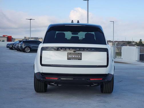 2025 Land Rover Range Rover P400 SE 7 Seat
