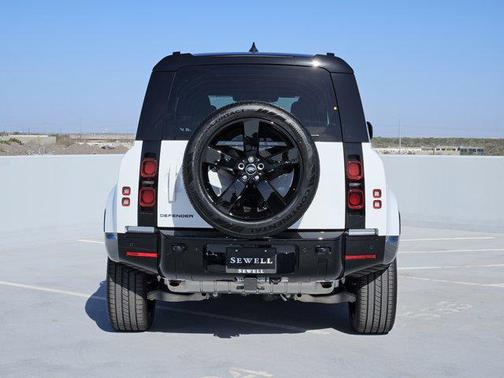 2025 Land Rover Defender 110 P400 X-Dynamic SE