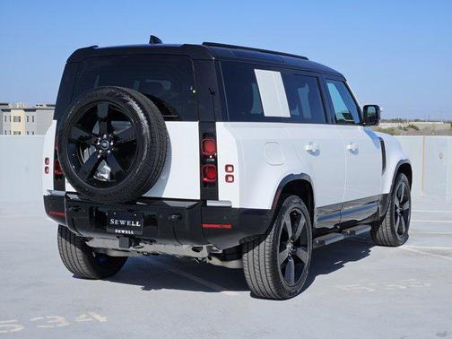 2025 Land Rover Defender 110 P400 X-Dynamic SE