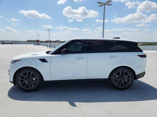 Fuji White 2026 Land Rover Range Rover Sport SE