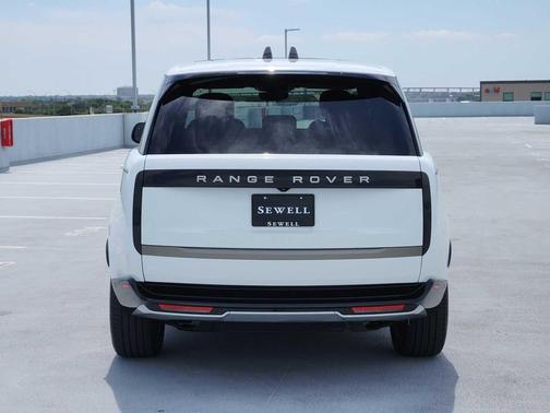 Fuji White 2025 Land Rover Range Rover P400 SE SWB