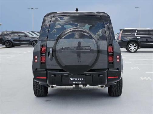 2025 Land Rover Defender 130 P400 X-Dynamic SE