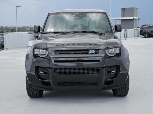 2025 Land Rover Defender 130 P400 X-Dynamic SE