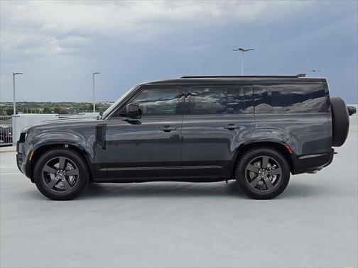 2025 Land Rover Defender 130 P400 X-Dynamic SE