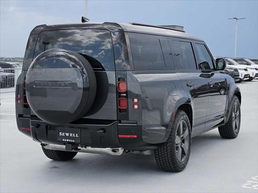 2025 Land Rover Defender 130 P400 X-Dynamic SE