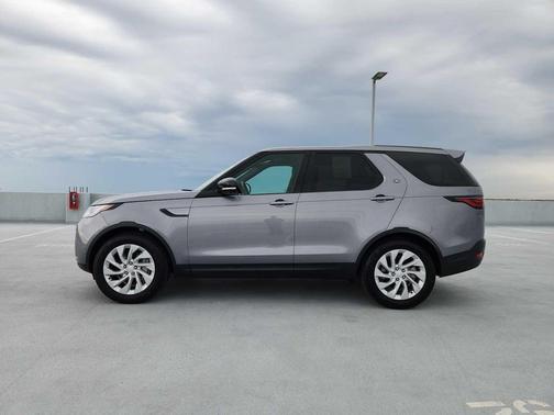 Eiger Grey Metallic 2025 Land Rover Discovery P300 S