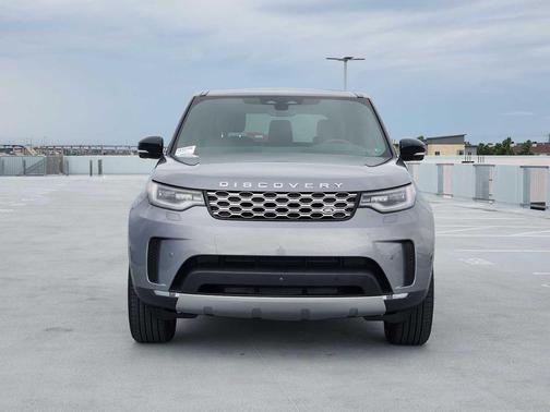 Eiger Grey Metallic 2025 Land Rover Discovery P300 S