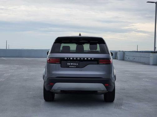 Eiger Grey Metallic 2025 Land Rover Discovery P300 S