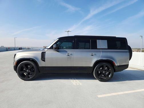 2024 Land Rover Defender 130 P400 X-Dynamic SE