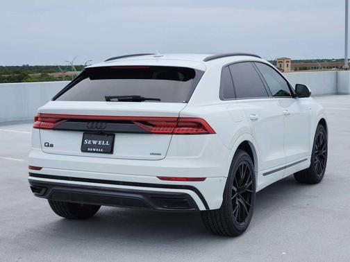 Glacier White Metallic 2021 Audi Q8 55 Prestige