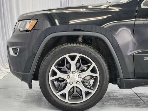 Diamond Black Crystal Pearlcoat 2019 Jeep Grand Cherokee Limited