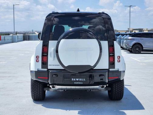 Fuji White 2025 Land Rover Defender 110 P400 X-Dynamic SE