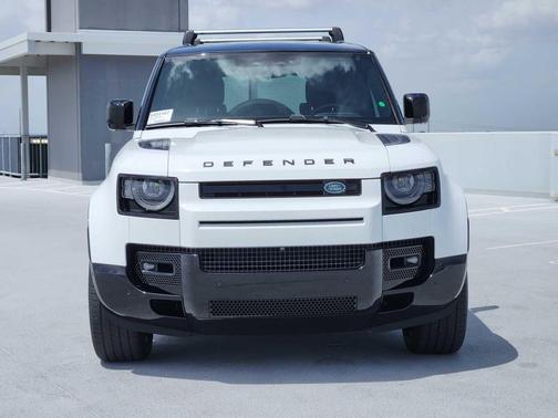 Fuji White 2025 Land Rover Defender 110 P400 X-Dynamic SE