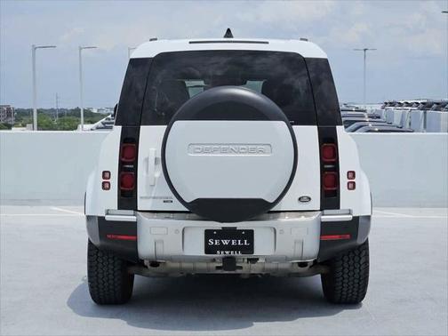 2021 Land Rover Defender 110 SE