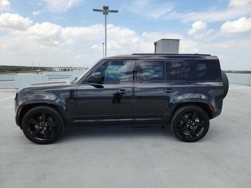 SANTORINI BLACK 2026 Land Rover Defender P400 X-Dynamic SE