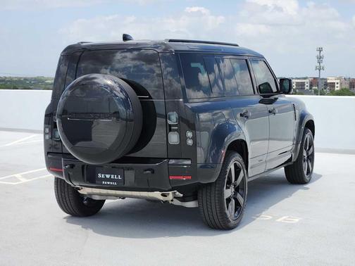 SANTORINI BLACK 2026 Land Rover Defender P400 X-Dynamic SE