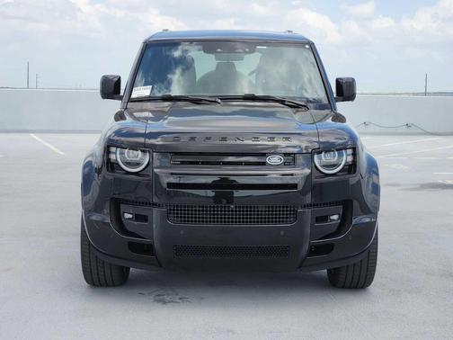 SANTORINI BLACK 2026 Land Rover Defender P400 X-Dynamic SE