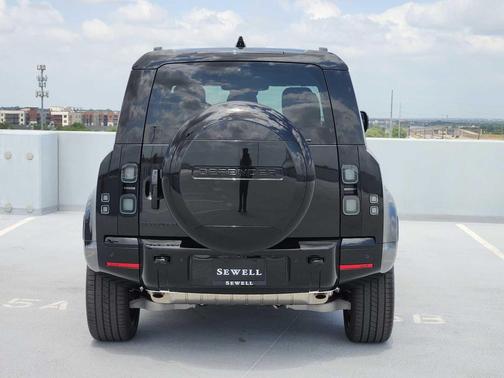 SANTORINI BLACK 2026 Land Rover Defender P400 X-Dynamic SE