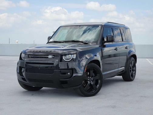 SANTORINI BLACK 2026 Land Rover Defender P400 X-Dynamic SE