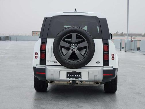 2023 Land Rover Defender SE