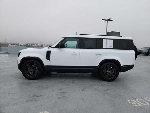 2023 Land Rover Defender SE