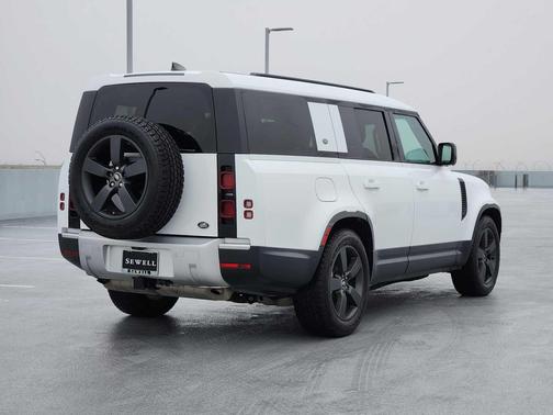 2023 Land Rover Defender SE