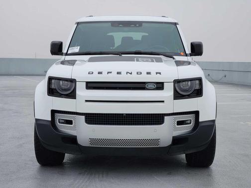 2023 Land Rover Defender SE