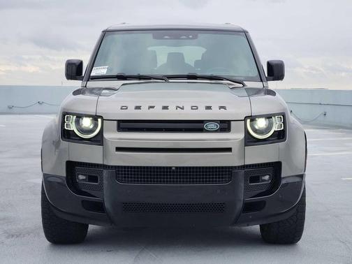 2024 Land Rover Defender 130 P400 X-Dynamic SE