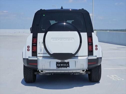 2025 Land Rover Defender 110 P300