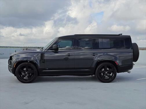 2025 Land Rover Defender V8