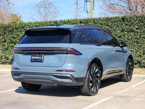 Whisper Blue Metallic Clearcoat 2025 Lincoln Nautilus Reserve