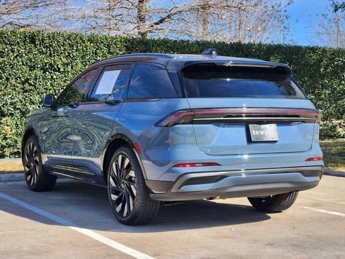 Whisper Blue Metallic Clearcoat 2025 Lincoln Nautilus Reserve