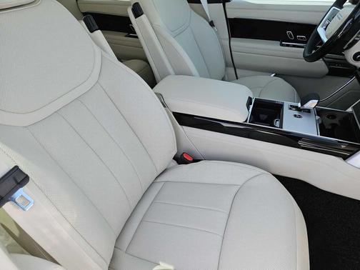 2025 Land Rover Range Rover P400 SE