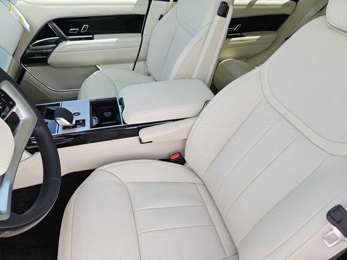 2025 Land Rover Range Rover P400 SE