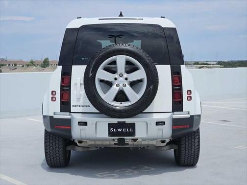 2025 Land Rover Defender 110 P300