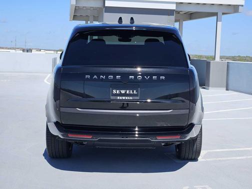2026 Land Rover Range Rover P550e SE