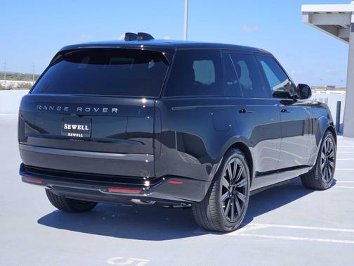 2026 Land Rover Range Rover P550e SE